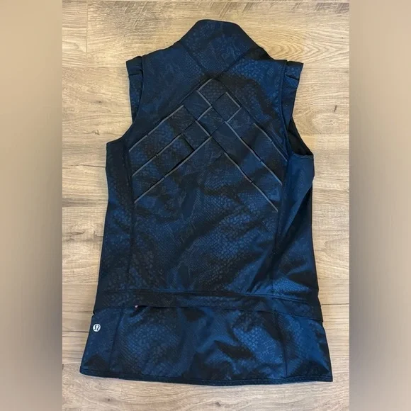 Lululemon Light Speed Vest – Desert Snake Embossed Black, Size 4 - Picture 3 of 5